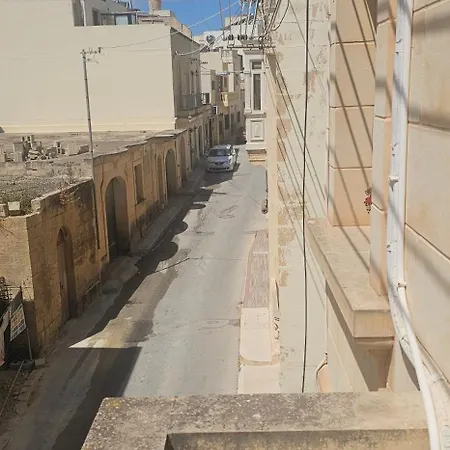 Апартаменты Quiet, Spacious 3 Bedroom 2 Bathroom *