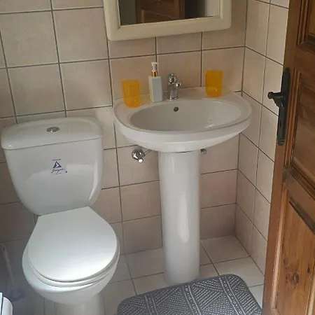 Quiet, Spacious 3 Bedroom 2 Bathroom Апартаменты *