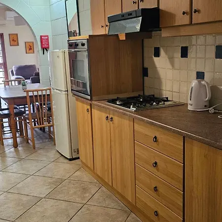 Апартаменты Quiet, Spacious 3 Bedroom 2 Bathroom Айнсилем