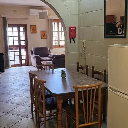Апартаменты Quiet, Spacious 3 Bedroom 2 Bathroom