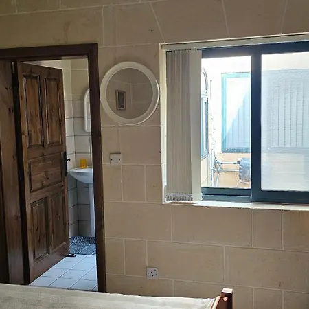 Апартаменты Quiet, Spacious 3 Bedroom 2 Bathroom Айнсилем