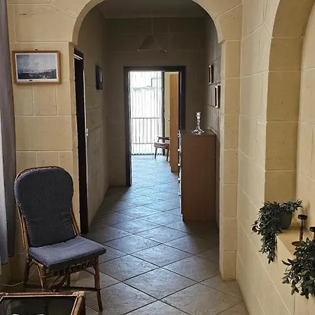 Quiet, Spacious 3 Bedroom 2 Bathroom Апартаменты Айнсилем