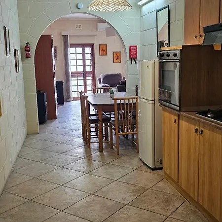 Апартаменты Quiet, Spacious 3 Bedroom 2 Bathroom *