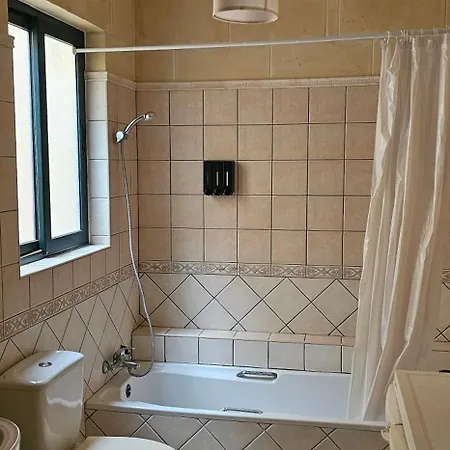 Апартаменты Quiet, Spacious 3 Bedroom 2 Bathroom