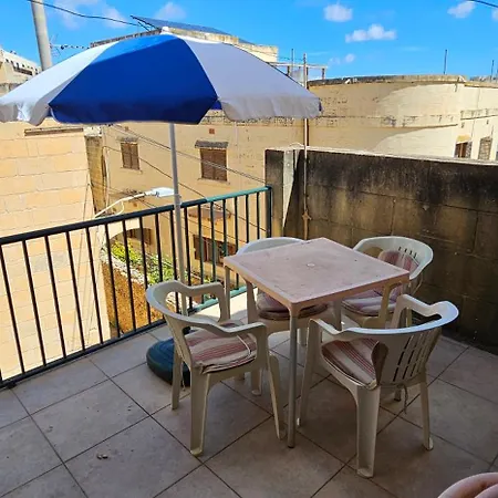 Quiet, Spacious 3 Bedroom 2 Bathroom Апартаменты *