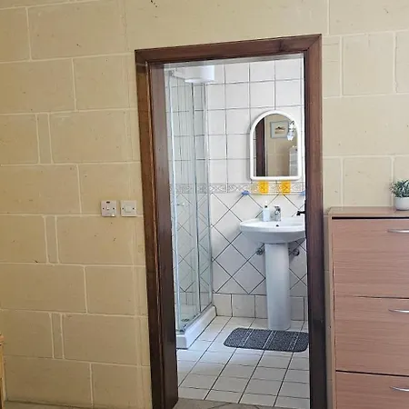 Quiet, Spacious 3 Bedroom 2 Bathroom Айнсилем